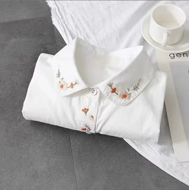 レディース トップス シャツ ブラウス 長袖シャツ 長袖ブラウス 刺繍 襟刺繍 前立て刺繍 ベーシック シンプル 大人カジュアル レイヤードスタイル ガーリースタイル 羽織り 長袖 襟付き 丸襟 かわいい 大人可愛い シンプル カジュアル おしゃれ こなれ感 ラフ ガーリー 主役級 存在感 キュート ナチュラル 花柄 フラワー リーフ 春 秋 ロングシーズン デート お出かけ 女子会 休日 ショッピング カフェ 重ね着 普段使い 着回し レイヤード S M L XL 2XL 白 ホワイト