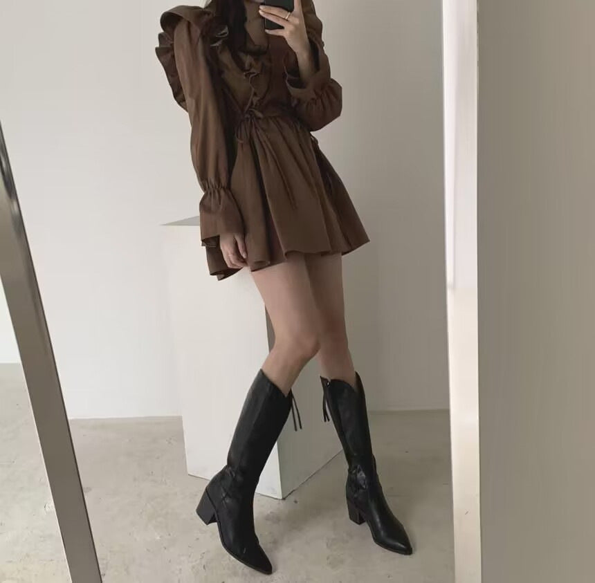 レディース ワンピース ミニ ショート 長袖 フリル袖 カシュクール フリルカラー フレア Aライン フェミニン フリル ウエストマーク ウエストリボン ハイウエスト かわいい 大人可愛い おしゃれ ガーリー エレガント ラブリー キュート ロリータ 都会的 ラグジュアリー クラシカル ロマンティック 無地 春 秋 デート お出かけ イベント レストラン 休日 美脚 脚長 清楚 トレンド 流行 インスタ映え S M L XL 2XL 小さいサイズ 大きいサイズ 白 ホワイト 黒 ブラック 茶色 ブラウン