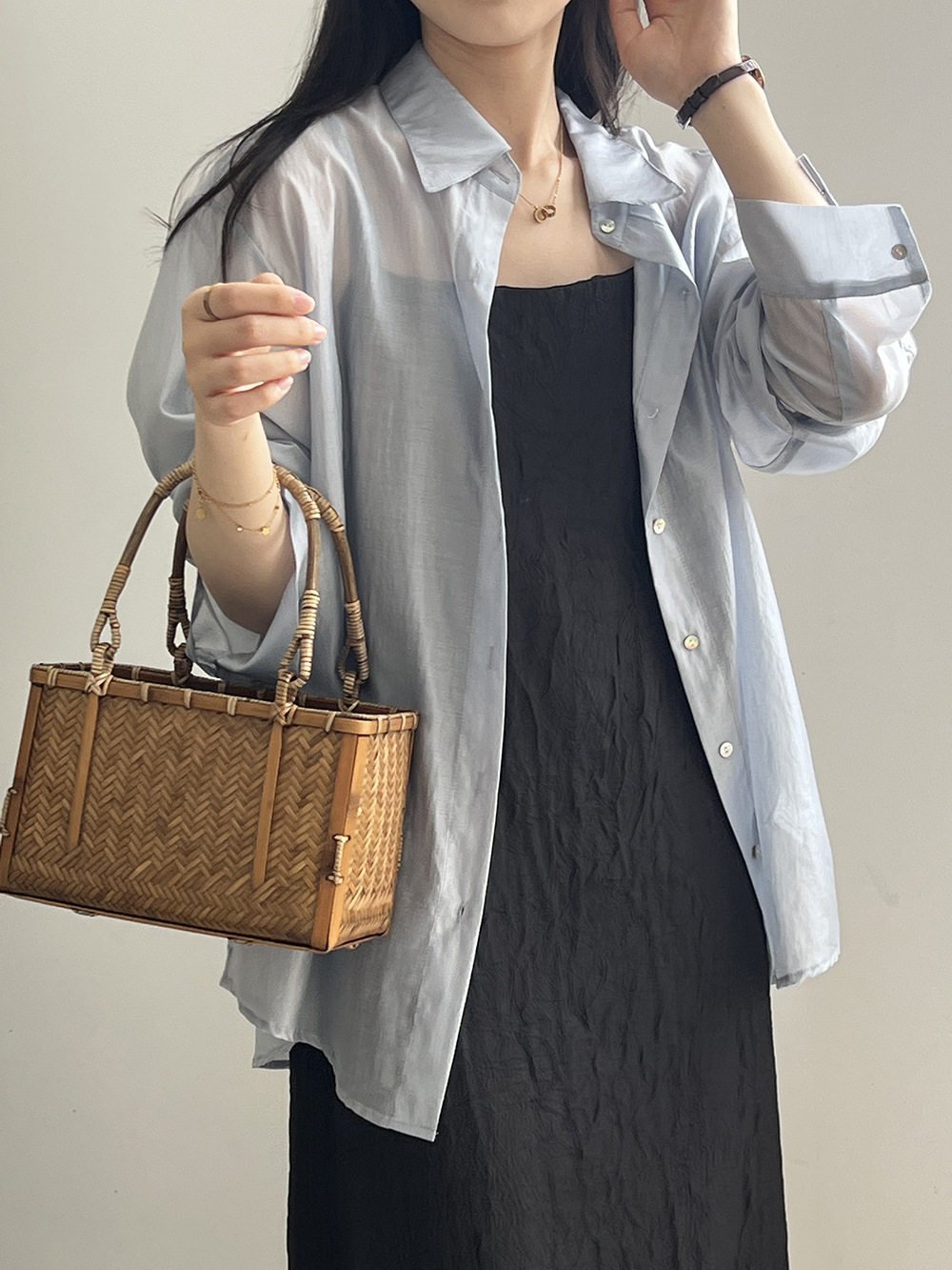レディース シャツ ジャケット 長袖 春夏 きれいめ 通勤 前開き 春 白 夏 タイト 細身 薄手 スリット 襟付き タイ 都会的 レギュラー ボタン ポリエステル 着痩せ UVカット