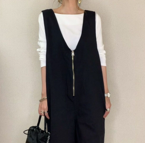 オーバーオール レディース サロペット ワイドパンツ ロング フルレングス ノースリーブ Vネック オーバーサイズ 大人可愛い きれいめ シンプル カジュアル 上品 おしゃれ こなれ感 ラフ クール 抜け感 ベーシック ナチュラル 無地 夏 ママ 通勤 学生 通学 学校 デート お出かけ お泊まり アウトドア 旅行 公園 女子会 休日 ショッピング カフェ ランチ お家時間 重ね着 楽ちん 体型カバー レイヤード 定番 ゆったり ゆる フリーサイズ 黒 ベージュ ネイビー ベーシックカラー 大人カラー