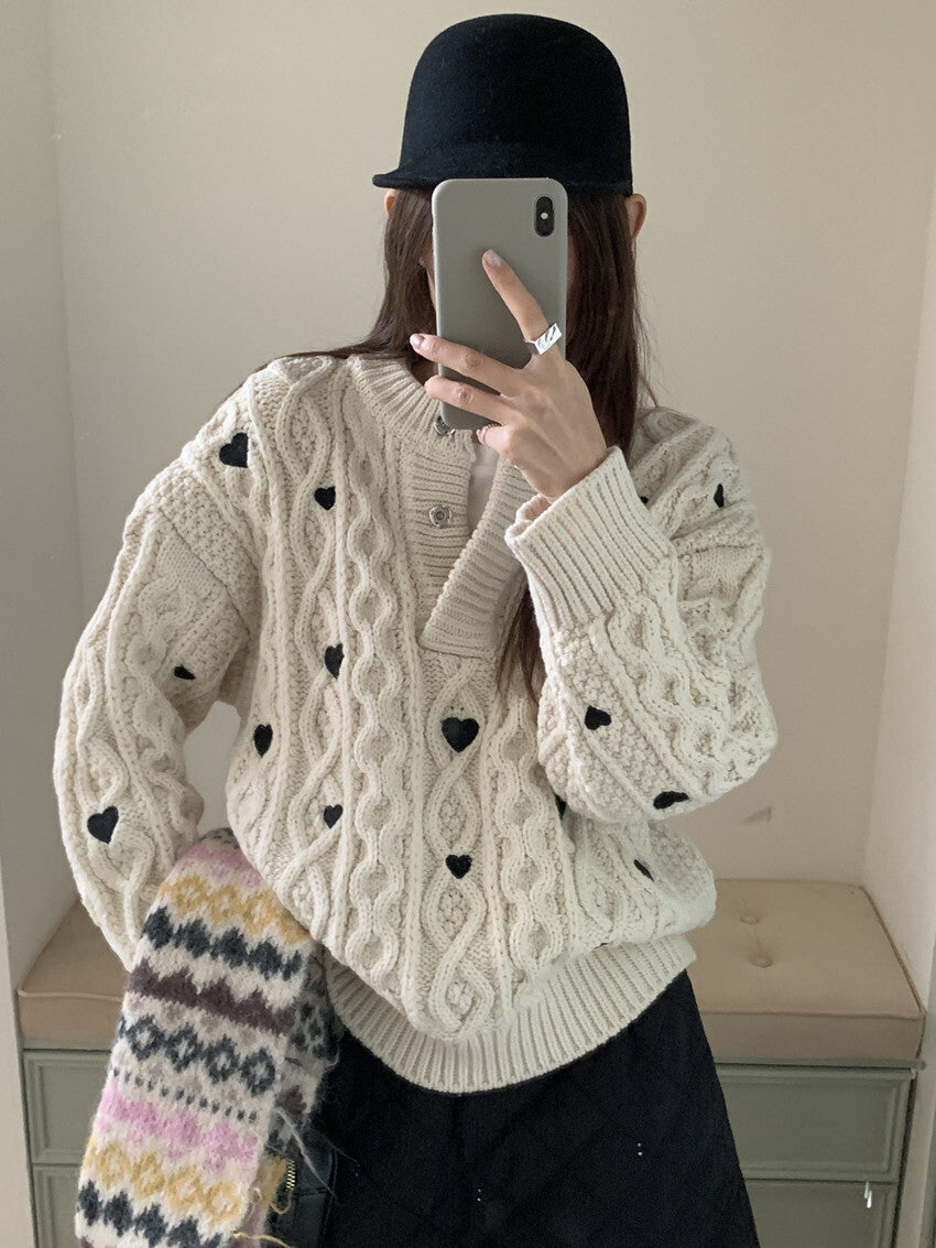レディース トップス ニット セーター ミディアム 長袖 ヘンリーネック オーバーサイズ フェミニン かわいい 大人可愛い シンプル カジュアル おしゃれ こなれ感 ラフ ガーリー ルーズ 個性的 存在感 キュート ナチュラル ケーブル柄 ハート柄 秋 冬 ママ 通勤 学生 学校 部活 デート お出かけ お泊まり アウトドア 旅行 公園 女子会 休日 ショッピング ライブ カフェ ランチ お家時間 韓国 コーデ 普段使い モテ ゆったり ゆる フリーサイズ ブラック ベージュ ベーシックカラー 大人カラー