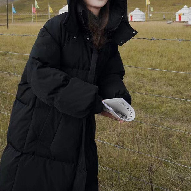 レディース コート ダウン アウター 上着 前開き ロングコート ダウンコート ロング 長袖 スタンドカラー フード ストレート ふっくら ファスナー ポケット ボタン 厚手 中綿 大人可愛い シンプル カジュアル おしゃれ こなれ感 ルーズ 無地 冬 ママ 10代 20代 30代 40代 通勤 通学 お出かけ アウトドア キャンプ 旅行 公園 休日 高原 ショッピング 韓国 コーデ 暖かい 防寒 トレンド 流行 M L XL 2XL 3XL 黒 ブラック ブラウン オフホワイト カーキ オレンジ ブルー