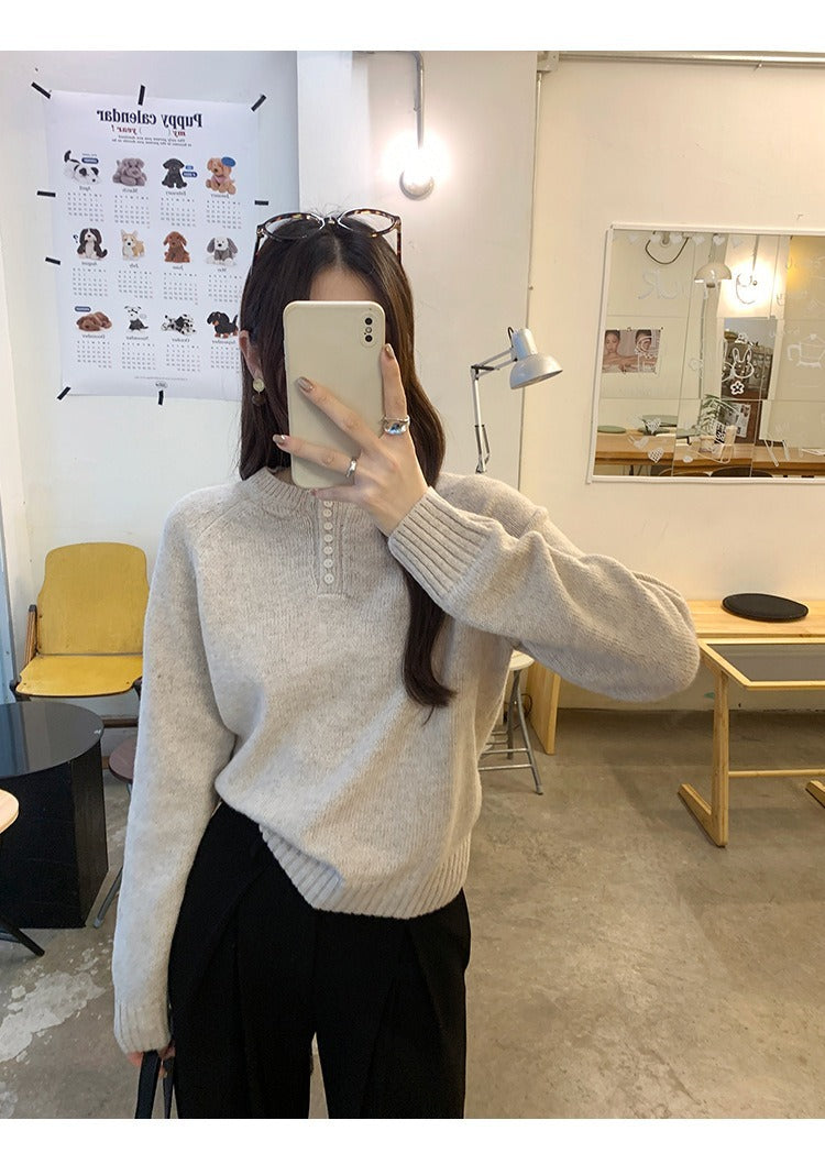 レディース トップス ニット セーター プルオーバー ミディアム 長袖 ラグラン ラウンドネック ボタン かわいい 大人可愛い きれいめ シンプル カジュアル 上品 おしゃれ こなれ感 個性的 ベーシック ナチュラル 無地 春 秋 冬 ママ 通勤 学生 学校 通学 デート お出かけ 旅行 公園 女子会 休日 ショッピング お花見 合コン コンパ 婚活 モテ 清楚 定番 S M L 黒 グレー ベージュ ブルー ベーシックカラー 大人カラー