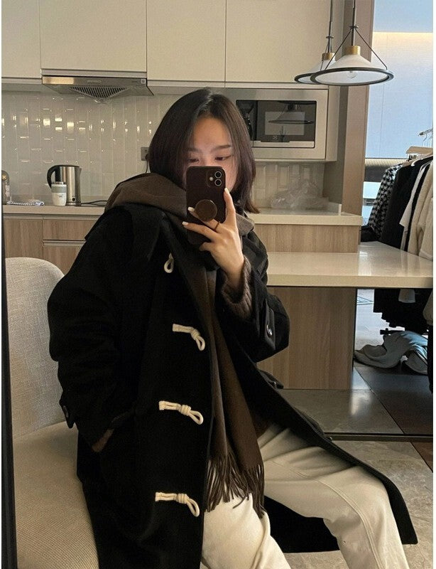 レディース コート ダッフルコート ロングダッフルコート ロング 長袖 ポケット 前開き かわいい 大人可愛い シンプル カジュアル おしゃれ こなれ感 ラフ 主役級 存在感 抜け感 キュート カレッジ風 学生風 ベーシック ナチュラル 清潔感 無地 秋 冬 デート お出かけ 女子会 休日 ショッピング カフェ 重ね着 暖かい 防寒 体型カバー 普段使い 着回し レイヤード 定番 スタイルアップ S M L XL ゆったり ゆる 黒 ブラック