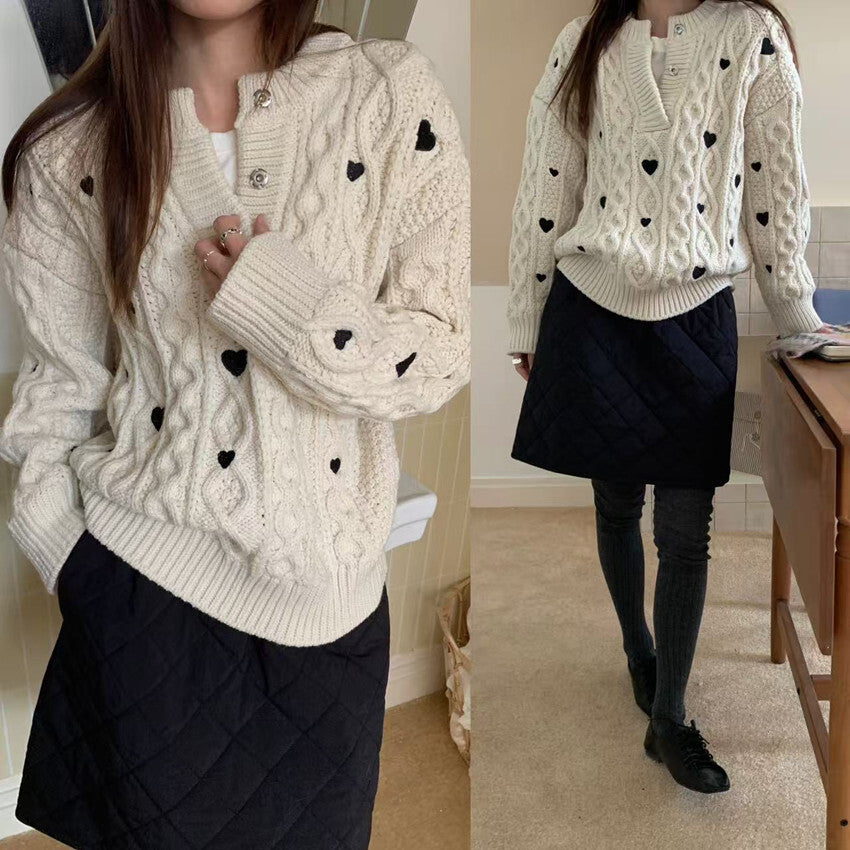 レディース トップス ニット セーター ミディアム 長袖 ヘンリーネック オーバーサイズ フェミニン かわいい 大人可愛い シンプル カジュアル おしゃれ こなれ感 ラフ ガーリー ルーズ 個性的 存在感 キュート ナチュラル ケーブル柄 ハート柄 秋 冬 ママ 通勤 学生 学校 部活 デート お出かけ お泊まり アウトドア 旅行 公園 女子会 休日 ショッピング ライブ カフェ ランチ お家時間 韓国 コーデ 普段使い モテ ゆったり ゆる フリーサイズ ブラック ベージュ ベーシックカラー 大人カラー