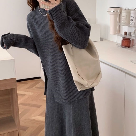 レディース スカート トップス ニット セットアップ 2点セット 上下セット マキシ 長袖 ラウンドネック ストレート フェミニン スリット サイドスリット ハイウエスト リブニット ボタン かわいい 大人可愛い きれいめ シンプル 上品 おしゃれ ガーリー エレガント ラブリー キュート ロマンティック ナチュラル 無地 秋 冬 デート お出かけ 旅行 レストラン 女子会 休日 暖かい 防寒 普段使い 着回し 清楚 トレンド 流行 フリーサイズ ワンサイズ 茶色 ブラウン グレー オフホワイト 水色