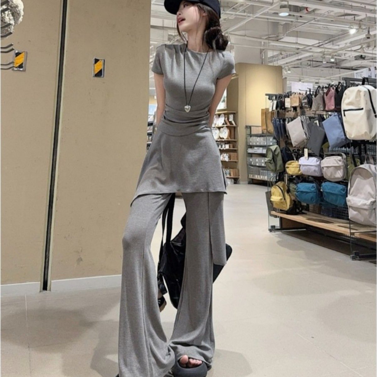レディース Tシャツ パンツ 半袖 無地 スリム 春夏 カジュアル きれいめ 通勤 春 フレア 夏 シンプル ロング シャツ アシンメトリー 切り替えデザイン セットアップ 都会的 ポリエステル