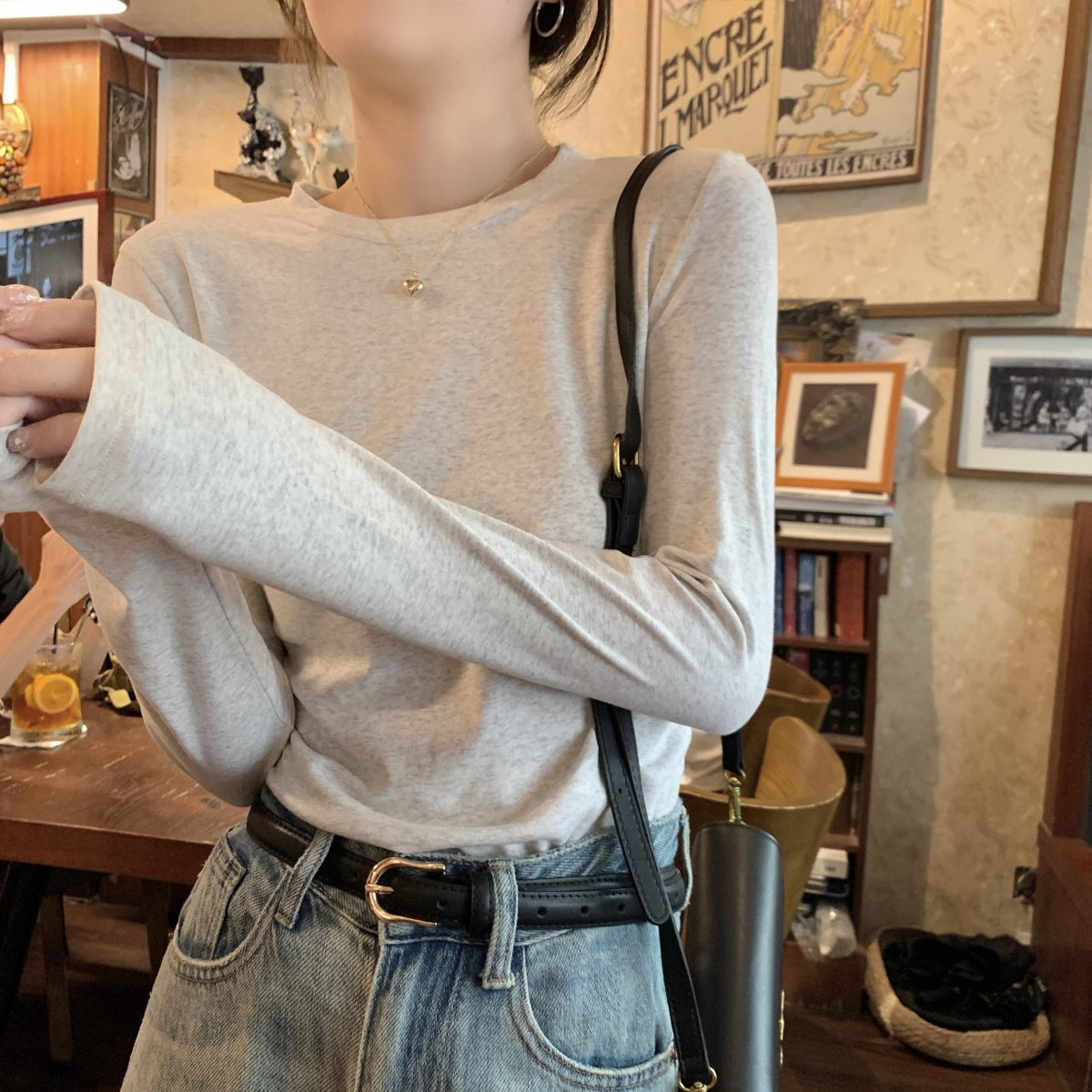 レディース トップス シャツ インナー 長袖 シンプル 無地 オールシーズン デート お出かけ ショッピング カフェ モノトーン コーデ 楽ちん 清楚 S M L XL 2XL 白 黒 グレー ネイビー クルーネック　大人カジュアル 着る毛布 襟なし タイト かわいい 大人可愛い きれいめ シンプル カジュアル 上品 こなれ感 ラフ キュート 春 夏 秋 冬 オールシーズン 母の日 ペア 男女兼用 オフィス ビジネス 通勤 アウトドア イベント 旅行 発表会 コンサート ライブ 重ね着 韓国 暖かい 防寒