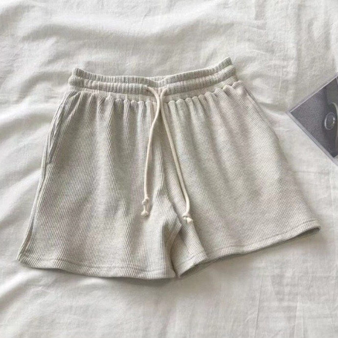レディース パンツ ボトムス ルームウェア 部屋着 ショートパンツ ワイドパンツ ショート 膝上 フェミニン ポケット ハイウエスト ウエストゴム ドロスト アメカジ 大人可愛い きれいめ シンプル カジュアル 上品 おしゃれ こなれ感 ラフ 抜け感 ベーシック 無地 春 夏 学生 学校 通学 部活 お出かけ お泊まり リゾート 海 ビーチ 公園 休日 ショッピング お家時間 脚長 普段使い 着回し 定番 M L XL 2XL 大きいサイズ ゆったり 黒 ブラック ライトグレー ダークグレー キャラメル