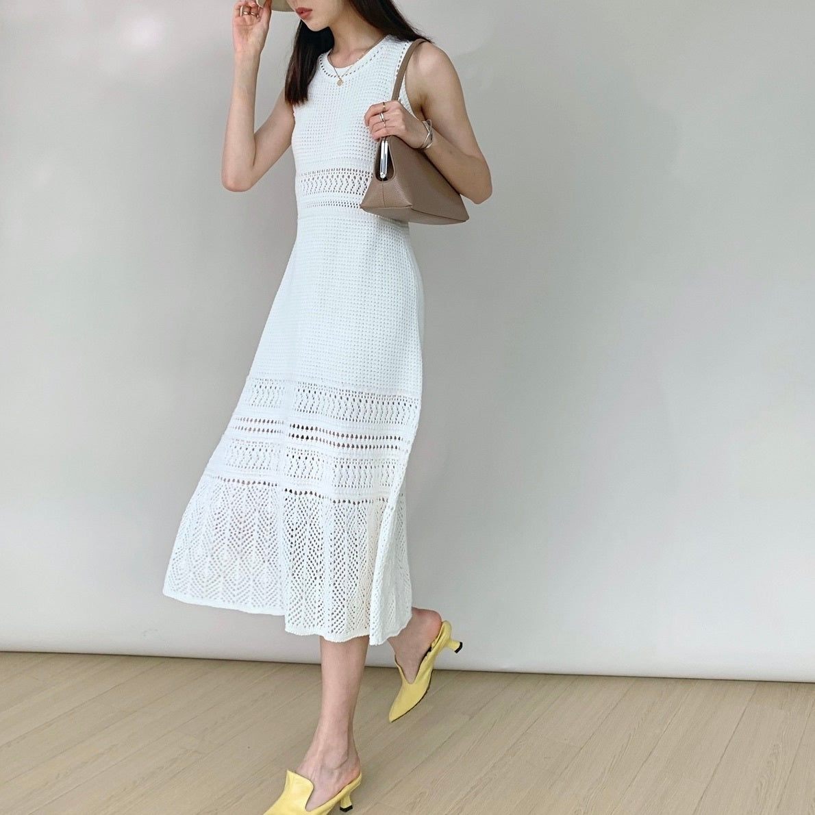 レディース ワンピース フレア ロング マキシ 袖なし ノースリーブ ラウンドネック フェミニン ハイウエスト 編み込み レースアップ 透け感 シースルー ヴィンテージ 透かし編み かわいい 大人可愛い きれいめ シンプル 上品 おしゃれ レトロ アジアン エキゾチック ガーリー 夏 デート お出かけ イベント リゾート 旅行 海 ビーチ 休日 バカンス 普段使い 着回し レイヤード 清楚 トレンド 流行 インスタ映え S M L XL 小さいサイズ 大きいサイズ 白 ホワイト 黒 ブラック 紫 パープル