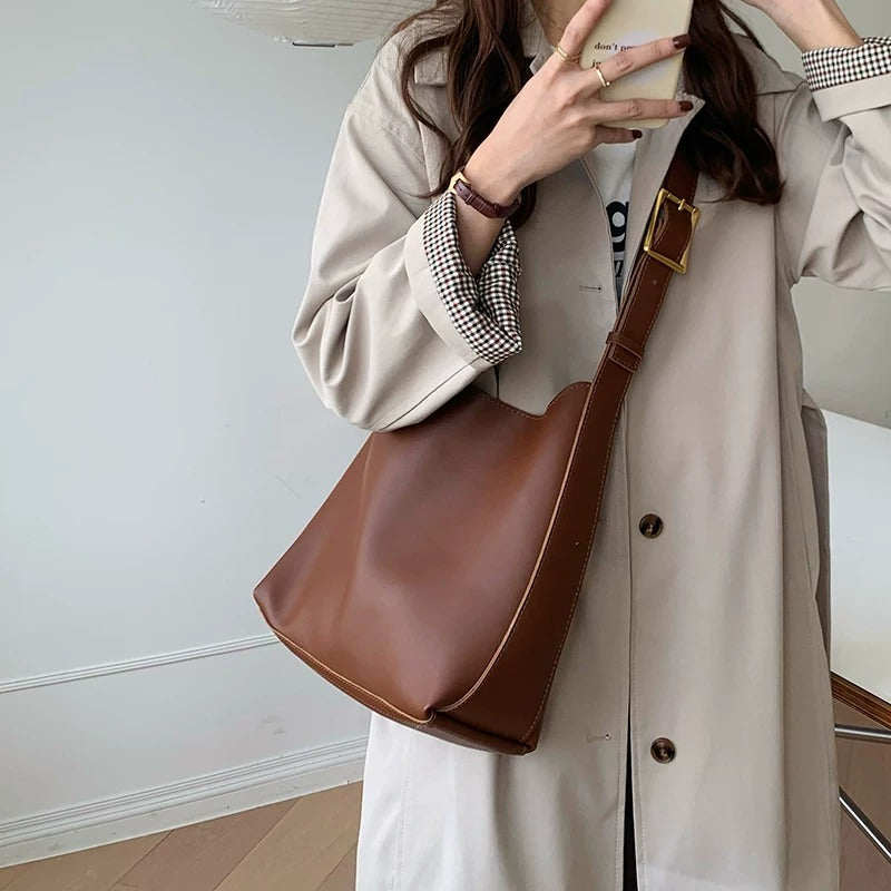 バッグ かばん 鞄 レディースバック トートバッグ 大容量 便利 軽量 通勤バッグ かわいい 大人可愛い きれいめ シンプル カジュアル 大人 上品 おしゃれ かっこいい レトロ 大人可愛い 大人女子 こなれ感 個性的 主役級 存在感 オールシーズン ベーシック ナチュラル エレガント 無地 レディース 女性用 ママ OL 通勤 オフィス 学生 通学 デート お出かけ 女子会 お泊まり 旅行 ランチ リゾート 休日 ショッピング イベント コンパ デイリー 普段使い トレンド モテ 高見え 高級感