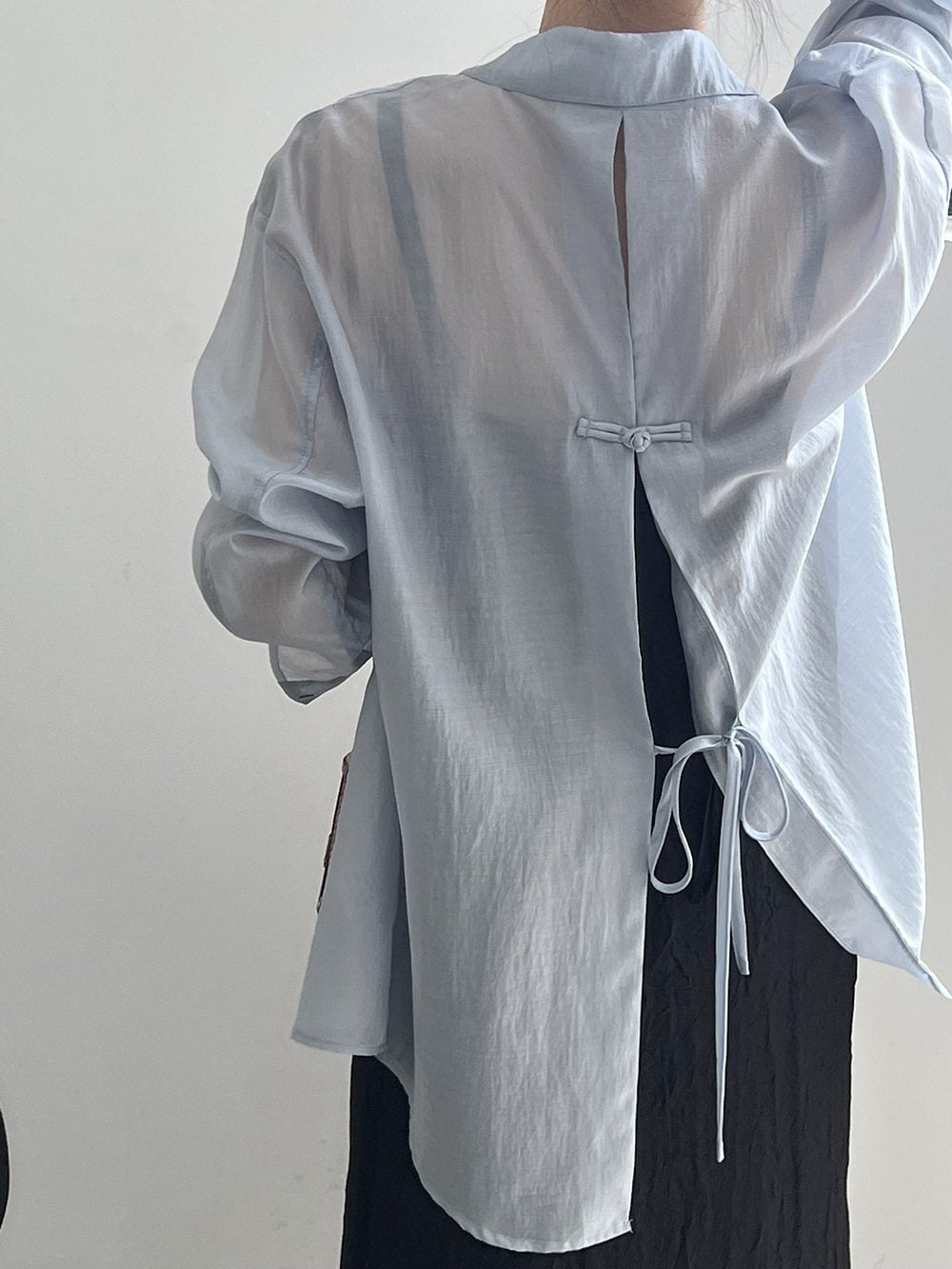レディース シャツ ジャケット 長袖 春夏 きれいめ 通勤 前開き 春 白 夏 タイト 細身 薄手 スリット 襟付き タイ 都会的 レギュラー ボタン ポリエステル 着痩せ UVカット