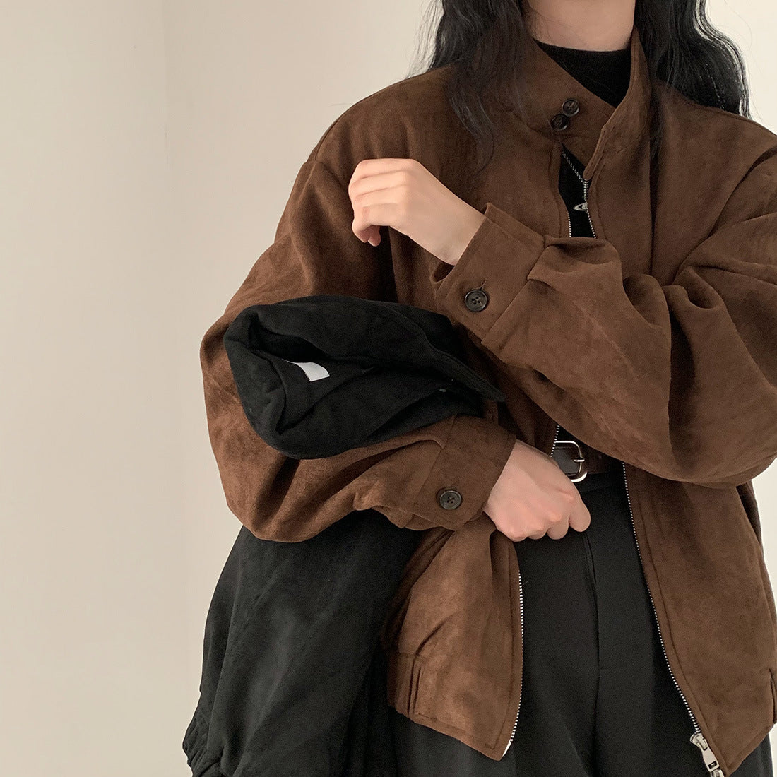 レディース ジャケット アウター 上着 羽織 ショート 長袖 スタンドカラー ファスナー ポケット ボタン 大人可愛い きれいめ シンプル カジュアル おしゃれ レトロ こなれ感 ガーリー ルーズ モード系 存在感 カレッジ風 ベーシック アメリカン ナチュラル 無地 春 秋 ロングシーズン ママ 通勤 学生 学校 デート お出かけ アウトドア 公園 女子会 休日 ショッピング ライブ お花見 カフェ ランチ コーデ 普段使い 着回し モテ 流行 定番 S M L XL ブラウン 大人カラー 秋カラー