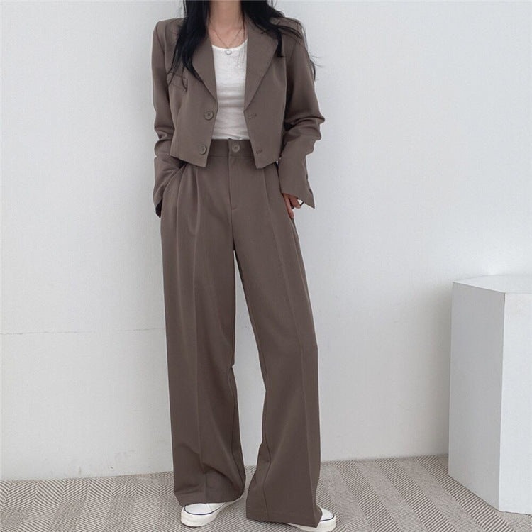 レディース トップス ジャケット パンツ ボトムス コート 上着 羽織 前開き ショート 長袖 襟付き ストレート Iライン ポケット ハイウエスト 大人可愛い きれいめ シンプル 上品 おしゃれ こなれ感 個性的 エレガント 主役級 存在感 都会的 無地 春 秋 冬 ロングシーズン ママ 通勤 デート お出かけ 女子会 韓国 オルチャン 暖かい 防寒 体型カバー 普段使い 着回し モテ 流行 インスタ映え S M L XL 2XL 3XL ゆったり ゆる 白 ホワイト 黒 ブラック