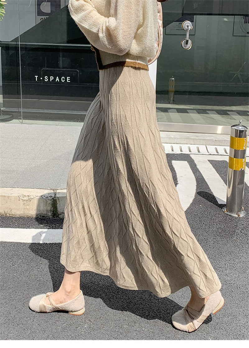 レディース スカート ニットスカート ロングスカート ミモレ ロング Aライン フェミニン ハイウエスト ニット ケーブルニット かわいい 大人可愛い きれいめ シンプル カジュアル 上品 おしゃれ レトロ こなれ感 ガーリー 抜け感 ベーシック ナチュラル ケーブル柄 春 秋 ママ 通勤 学生 学校 通学 デート お出かけ お泊まり 女子会 休日 高原 ガーデン ショッピング カフェ 普段使い 着回し 清楚 定番 ゆったり フリーサイズ 黒 ブラック グレー オフホワイト カーキ