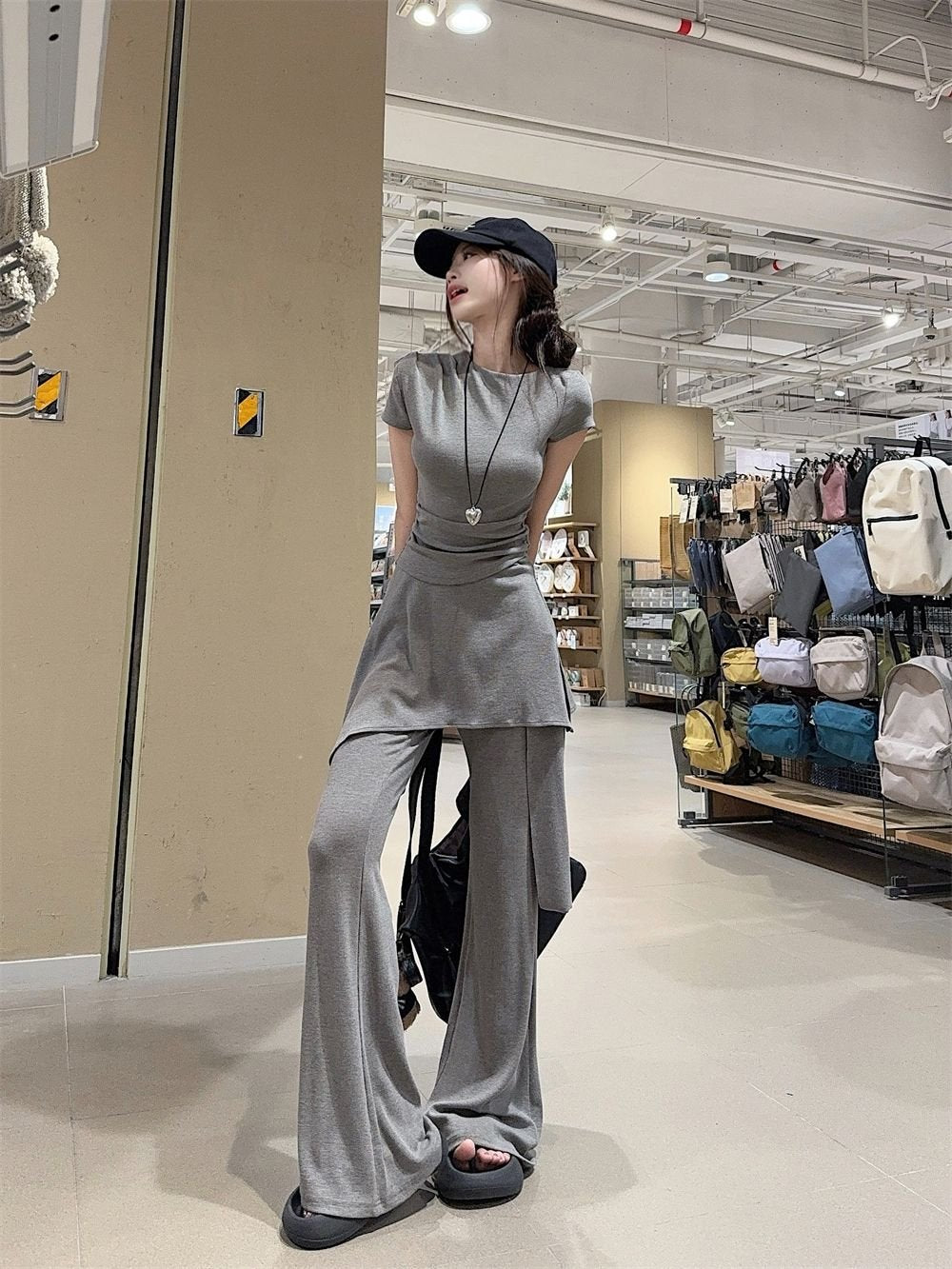 レディース Tシャツ パンツ 半袖 無地 スリム 春夏 カジュアル きれいめ 通勤 春 フレア 夏 シンプル ロング シャツ アシンメトリー 切り替えデザイン セットアップ 都会的 ポリエステル