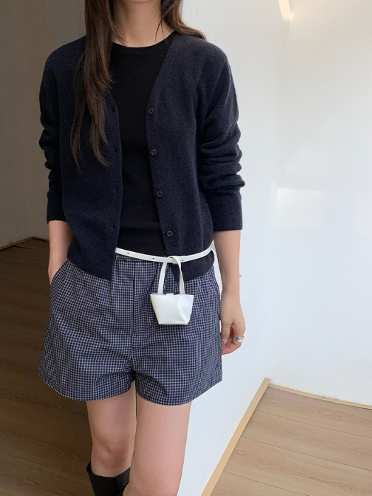 レディース トップス ニット カーディガン 羽織 前開き 長袖 Vネック ボタン きれいめ シンプル カジュアル ルーズ カレッジ風 学生風 ベーシック ナチュラル 無地 春 秋 冬 ロングシーズン ミーティング ママ OL 通勤 学生 学校 通学 デート お出かけ お泊まり アウトドア キャンプ 旅行 レストラン 公園 女子会 休日 ホテル ショッピング コンサート お花見 合コン カフェ ランチ お家時間 重ね着 韓国 普段使い 着回し 定番 フリーサイズ ネイビー ベーシックカラー 大人カラー