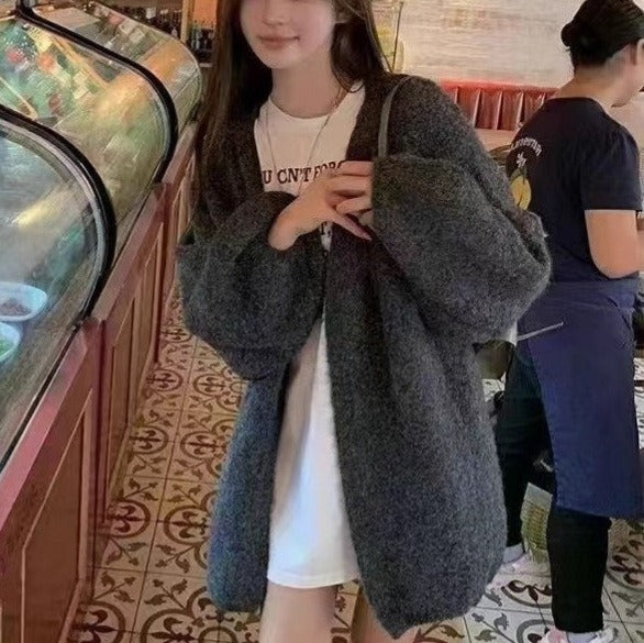 レディース トップス カーディガン ゆったり ゆったりカーディガン ニュアンスカラー ルーズ ルーズシルエット ロングカーディガン 大人カジュアル 長袖 ボリューム袖 ドロップショルダー 萌袖 バルーン袖 Vネック ワイド フェミニン ふわふわ 前開き ウール ポリエステル かわいい 大人可愛い シンプル カジュアル おしゃれ こなれ感 ラフ ガーリー 主役級 存在感 抜け感 ナチュラル 秋 冬 デート お出かけ 女子会 休日 ショッピング カフェ お家時間 重ね着 普段使い 着回し レイヤード