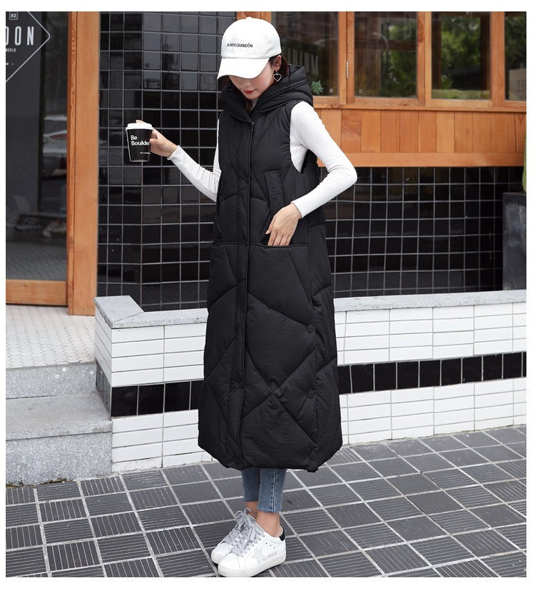 レディース ベスト アウター 上着 羽織 前開き ロングベスト ロング 袖なし ノースリーブ フード フェミニン ファスナー ポケット ボタン 中綿 かわいい 大人可愛い きれいめ シンプル カジュアル 上品 おしゃれ こなれ感 ガーリー 抜け感 ベーシック 無地 秋 冬 通勤 学生 学校 通学 デート お出かけ お泊まり 女子会 休日 高原 ガーデン ショッピング カフェ 暖かい 防寒 普段使い 着回し 定番 M L XL ゆったり 黒 ブラック オフホワイト ブルー パープル