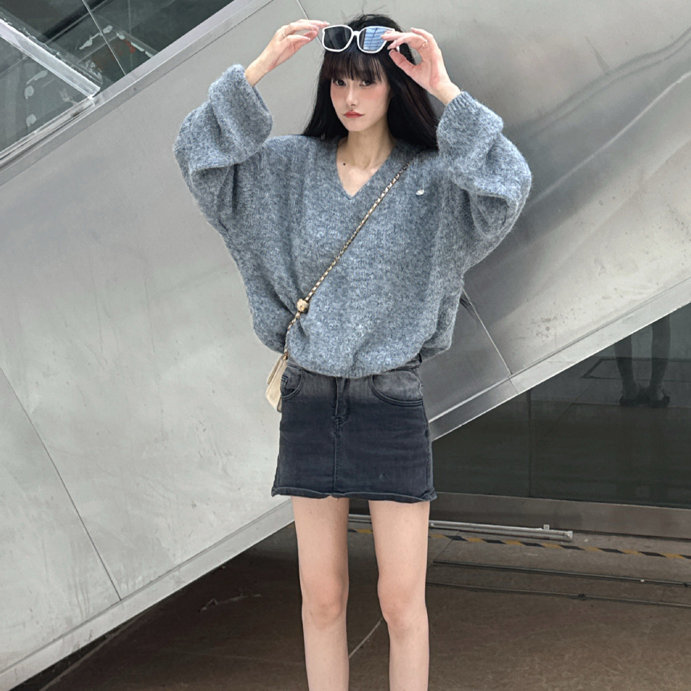 レディース トップス ニット セーター プルオーバー ミドル丈 長袖 ドロップショルダー Vネック ワイド 大人可愛い シンプル カジュアル おしゃれ かっこいい こなれ感 個性的 主役級 存在感 抜け感 ヴィンテージ 都会的 ベーシック 無地 秋 冬 ロングシーズン ママ オフィス ビジネス 通勤 デート お出かけ アウトドア 旅行 女子会 重ね着 韓国 オルチャン 楽ちん 暖かい 体型カバー 普段使い 着回し モテ トレンド 流行 インスタ映え ゆったり フリーサイズ レッド 春カラー