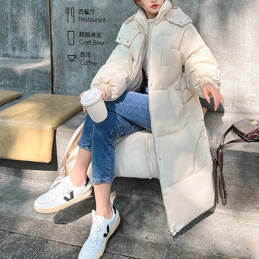 レディース トップス コート ダウン 上着 羽織 前開き 膝下 ロング 長袖 ハイネック ノーカラー フード ストレート Iライン オーバーサイズ ファスナー ポケット 前開き 2way 大人可愛い シンプル カジュアル おしゃれ 個性的 主役級 存在感 抜け感 無地 秋 冬 ロングシーズン ママ 通勤 通学 デート お出かけ 旅行 重ね着 韓国 オルチャン コーデ 体型カバー 普段使い レイヤード インスタ映え