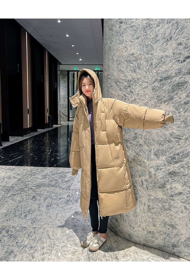 レディース トップス コート ダウン 上着 羽織 前開き 膝下 ロング 長袖 ハイネック ノーカラー フード ストレート Iライン オーバーサイズ ファスナー ポケット 前開き 2way 大人可愛い シンプル カジュアル おしゃれ 個性的 主役級 存在感 抜け感 無地 秋 冬 ロングシーズン ママ 通勤 通学 デート お出かけ 旅行 重ね着 韓国 オルチャン コーデ 体型カバー 普段使い レイヤード インスタ映え