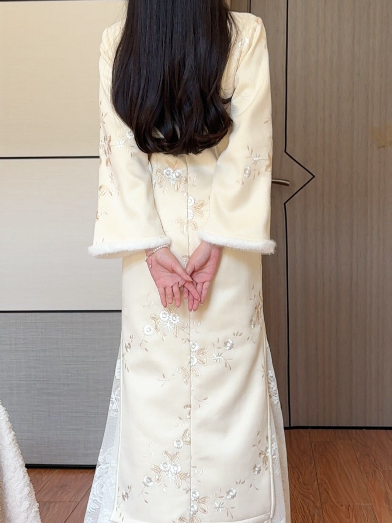 ドレス ワンピース 結婚式 二次会 ステージ 舞台 コスプレ 謝恩会 演劇 ロング 長袖 ハイネック マーメイド タイト スリム 細身 セミフレア チャイナドレス 刺繍 きれいめ 大人可愛い 上品 おしゃれ アジアン エスニック エキゾチック エレガント 主役級 存在感 抜け感 クラシック 清楚 ゴージャス エレガント 華やか 花柄 フラワー パーティー ホテル レストラン 体型カバー 二の腕カバー 高見え 光沢感 春 秋 冬 パーティ