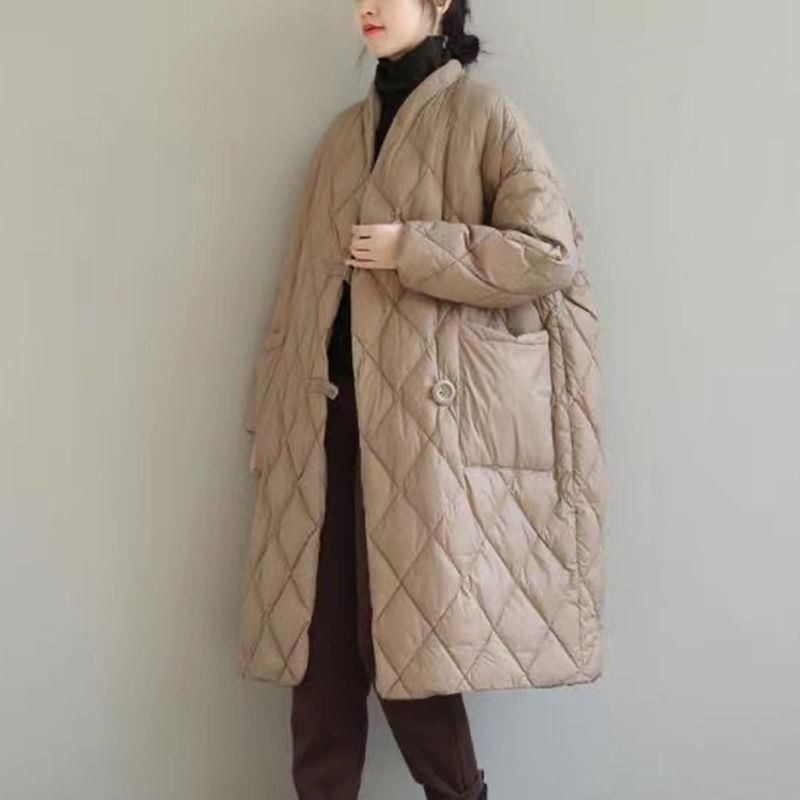 レディース トップス コート ダウン 上着 羽織 前開き 膝丈 ロング 長袖 Vネック ノーカラー ストレート Iライン ファスナー ポケット 前開き 2way 厚手 シンプル カジュアル おしゃれ 個性的 主役級 存在感 抜け感 ベーシック ナチュラル 無地 秋 冬 ロングシーズン ママ 通勤 通学 デート お出かけ 旅行 重ね着 韓国 オルチャン コーデ 体型カバー 普段使い レイヤード インスタ映え 大きいサイズ
