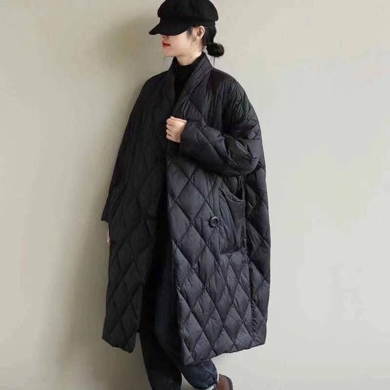 レディース トップス コート ダウン 上着 羽織 前開き 膝丈 ロング 長袖 Vネック ノーカラー ストレート Iライン ファスナー ポケット 前開き 2way 厚手 シンプル カジュアル おしゃれ 個性的 主役級 存在感 抜け感 ベーシック ナチュラル 無地 秋 冬 ロングシーズン ママ 通勤 通学 デート お出かけ 旅行 重ね着 韓国 オルチャン コーデ 体型カバー 普段使い レイヤード インスタ映え 大きいサイズ