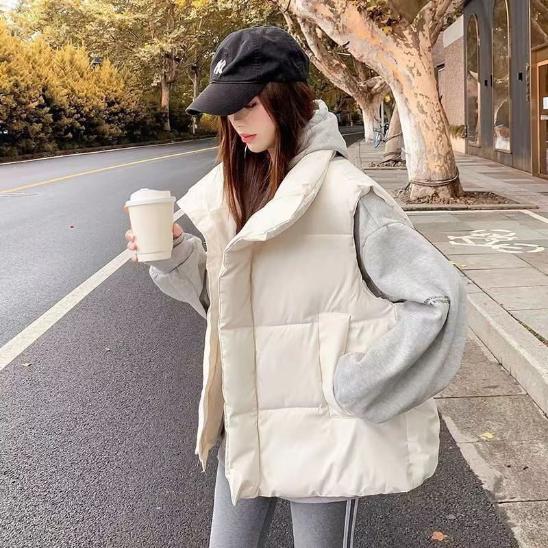 レディース ベスト アウター 羽織 前開き ショート 袖なし ノースリーブ ハイネック オーバーサイズ ファスナー ポケット 2way 大人可愛い シンプル カジュアル おしゃれ こなれ感 個性的 主役級 存在感 抜け感 都会的 無地 春 秋 ロングシーズン ママ 通勤 学生 通学 デート お出かけ 旅行 公園 重ね着 韓国 オルチャン 暖かい 防寒 体型カバー 普段使い レイヤード 流行 インスタ映え 定番 大き