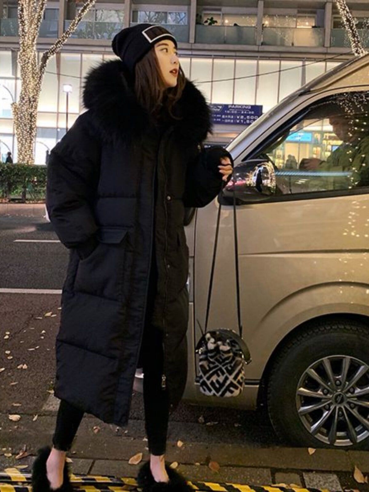 レディース トップス アウター 上着 羽織 前開き ロングコート ダウンコート 膝丈 膝下 長袖 ハイネック フード ストレート Iライン ファスナー ポケット 前開き 2way 切り替えデザイン バイカラー 配色 ファー 厚手 大人可愛い おしゃれ こなれ感 主役級 存在感 抜け感 無地 秋 冬 ロングシーズン ママ 通勤 通学 デート お出かけ イベント 旅行 合コン 韓国 オルチャン コーデ 暖かい 防寒 体型カバー 普段使い イ
