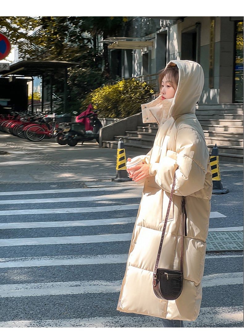 レディース トップス コート ダウン 上着 羽織 前開き 膝下 ロング 長袖 ハイネック ノーカラー フード ストレート Iライン オーバーサイズ ファスナー ポケット 前開き 2way 大人可愛い シンプル カジュアル おしゃれ 個性的 主役級 存在感 抜け感 無地 秋 冬 ロングシーズン ママ 通勤 通学 デート お出かけ 旅行 重ね着 韓国 オルチャン コーデ 体型カバー 普段使い レイヤード インスタ映え