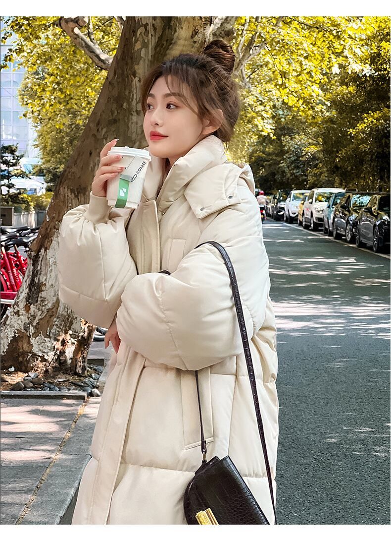 レディース トップス コート ダウン 上着 羽織 前開き 膝下 ロング 長袖 ハイネック ノーカラー フード ストレート Iライン オーバーサイズ ファスナー ポケット 前開き 2way 大人可愛い シンプル カジュアル おしゃれ 個性的 主役級 存在感 抜け感 無地 秋 冬 ロングシーズン ママ 通勤 通学 デート お出かけ 旅行 重ね着 韓国 オルチャン コーデ 体型カバー 普段使い レイヤード インスタ映え