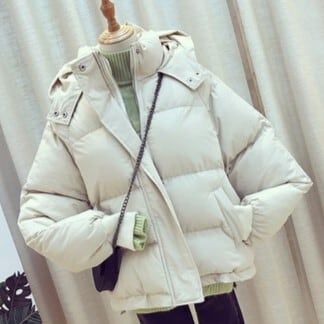 レディース コート アウター 羽織 前開き ショート 長袖 ハイネック フード オーバーサイズ ファスナー ポケット 2way 大人可愛い シンプル カジュアル おしゃれ こなれ感 個性的 主役級 存在感 抜け感 都会的 クラシカル ナチュラル 無地 秋 冬 ロングシーズン ママ 通勤 学生 通学 デート お出かけ 旅行 公園 韓国 オルチャン 暖かい 防寒 体型カバー 普段使い 流行 インスタ映え 定番 大きいサイズ