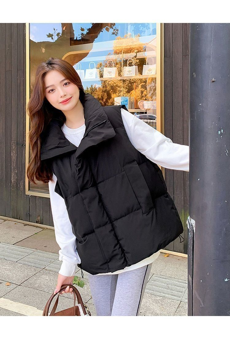 レディース ベスト アウター 羽織 前開き ショート 袖なし ノースリーブ ハイネック オーバーサイズ ファスナー ポケット 2way 大人可愛い シンプル カジュアル おしゃれ こなれ感 個性的 主役級 存在感 抜け感 都会的 無地 春 秋 ロングシーズン ママ 通勤 学生 通学 デート お出かけ 旅行 公園 重ね着 韓国 オルチャン 暖かい 防寒 体型カバー 普段使い レイヤード 流行 インスタ映え 定番 大き
