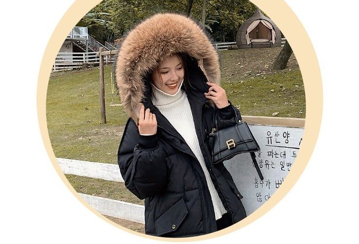 レディース コート ダウン アウター 羽織 前開き ダウンコート 膝下 ミモレ 長袖 ハイネック フード ストレート Iライン ファスナー ポケット 2way ファー フェイクファー 大人可愛い シンプル カジュアル おしゃれ こなれ感 個性的 主役級 存在感 抜け感 無地 秋 冬 ロングシーズン ママ 通勤 通学 デート お出かけ 旅行 公園 韓国 オルチャン 暖かい 防寒 体型カバー 普段使い 流行 インスタ映え 定番