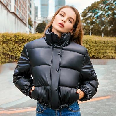 レディース ジャケット ダウン アウター 上着 羽織 ショート 長袖 ハイネック スタンドカラー ワイド スリム ファスナー ポケット 前開き 2way 中厚手 大人可愛い シンプル カジュアル おしゃれ こなれ感 ラフ 個性的 主役級 存在感 都会的 無地 春 秋 ロングシーズン ママ 通勤 通学 デート お出かけ 旅行 公園 重ね着 韓国 オルチャン 暖かい 防寒 普段使い 着回し レイヤード インスタ映え