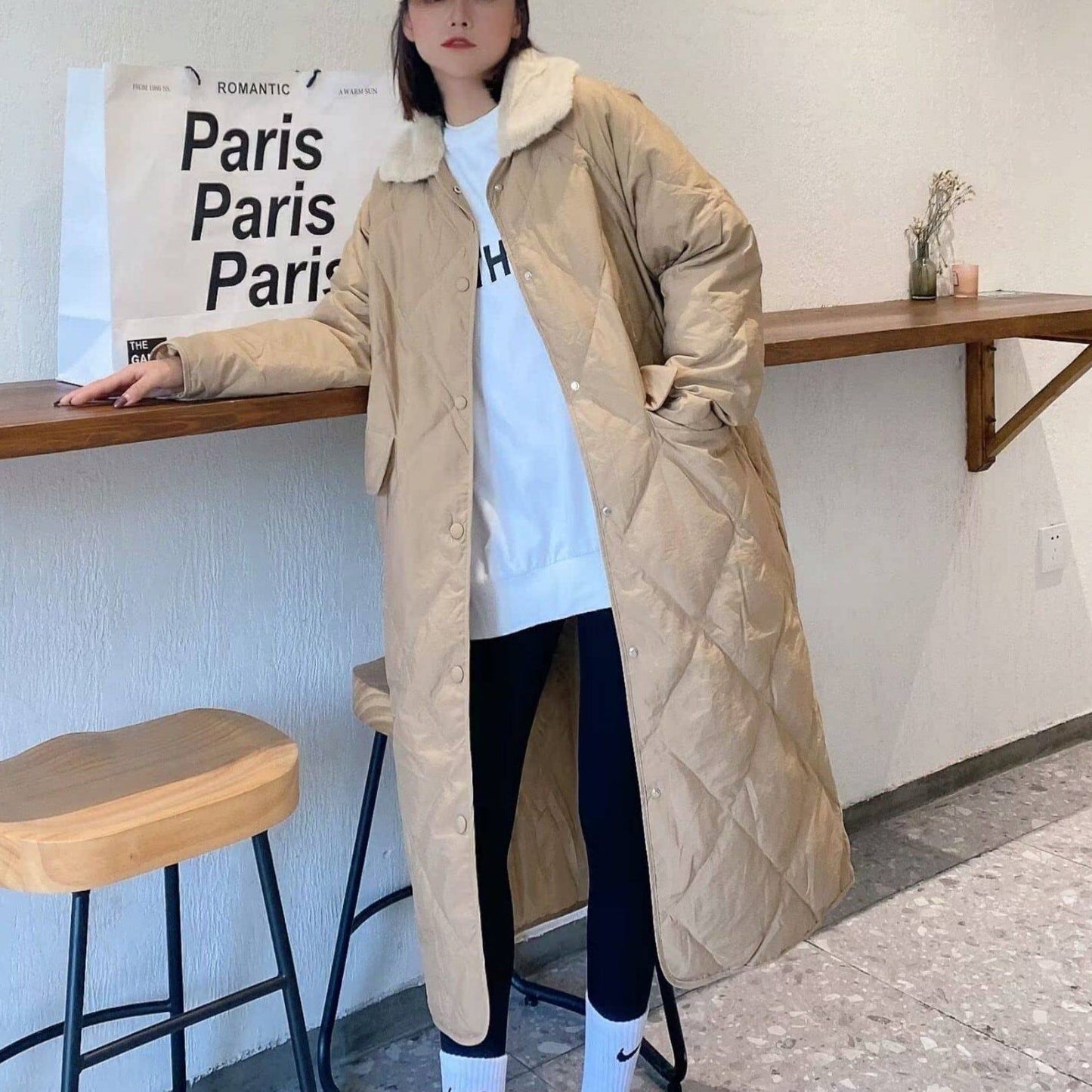 レディース コート ダウン 上着 羽織 前開き 膝下 ロング 長袖 襟付き ストレート Iライン ポケット 2way ボタン 配色 大人可愛い シンプル カジュアル おしゃれ こなれ感 ラフ 個性的 主役級 存在感 抜け感 都会的 クラシカル ベーシック ナチュラル 無地 春 秋 ロングシーズン ママ 通勤 通学 デート お出かけ 旅行 公園 ショッピング 韓国 オルチャン 楽ちん 暖かい 防寒 プチプラ 普段使い インスタ映え