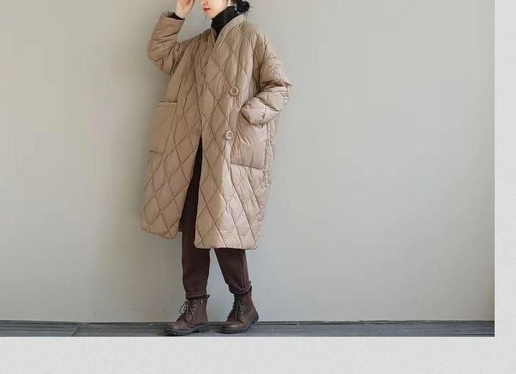 レディース トップス コート ダウン 上着 羽織 前開き 膝丈 ロング 長袖 Vネック ノーカラー ストレート Iライン ファスナー ポケット 前開き 2way 厚手 シンプル カジュアル おしゃれ 個性的 主役級 存在感 抜け感 ベーシック ナチュラル 無地 秋 冬 ロングシーズン ママ 通勤 通学 デート お出かけ 旅行 重ね着 韓国 オルチャン コーデ 体型カバー 普段使い レイヤード インスタ映え 大きいサイズ